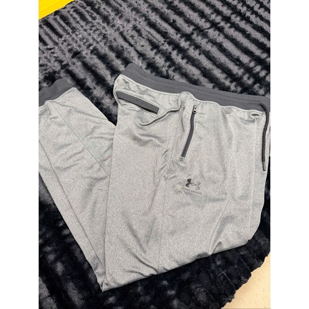 Awesome Grey Under Armour Men’s Large Joggers in great shape!